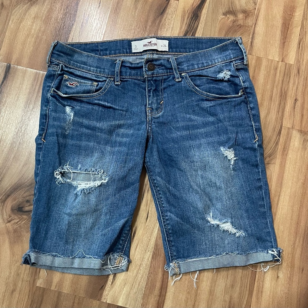 Hollister Low rise Distressed Bermuda Shorts Sz 3